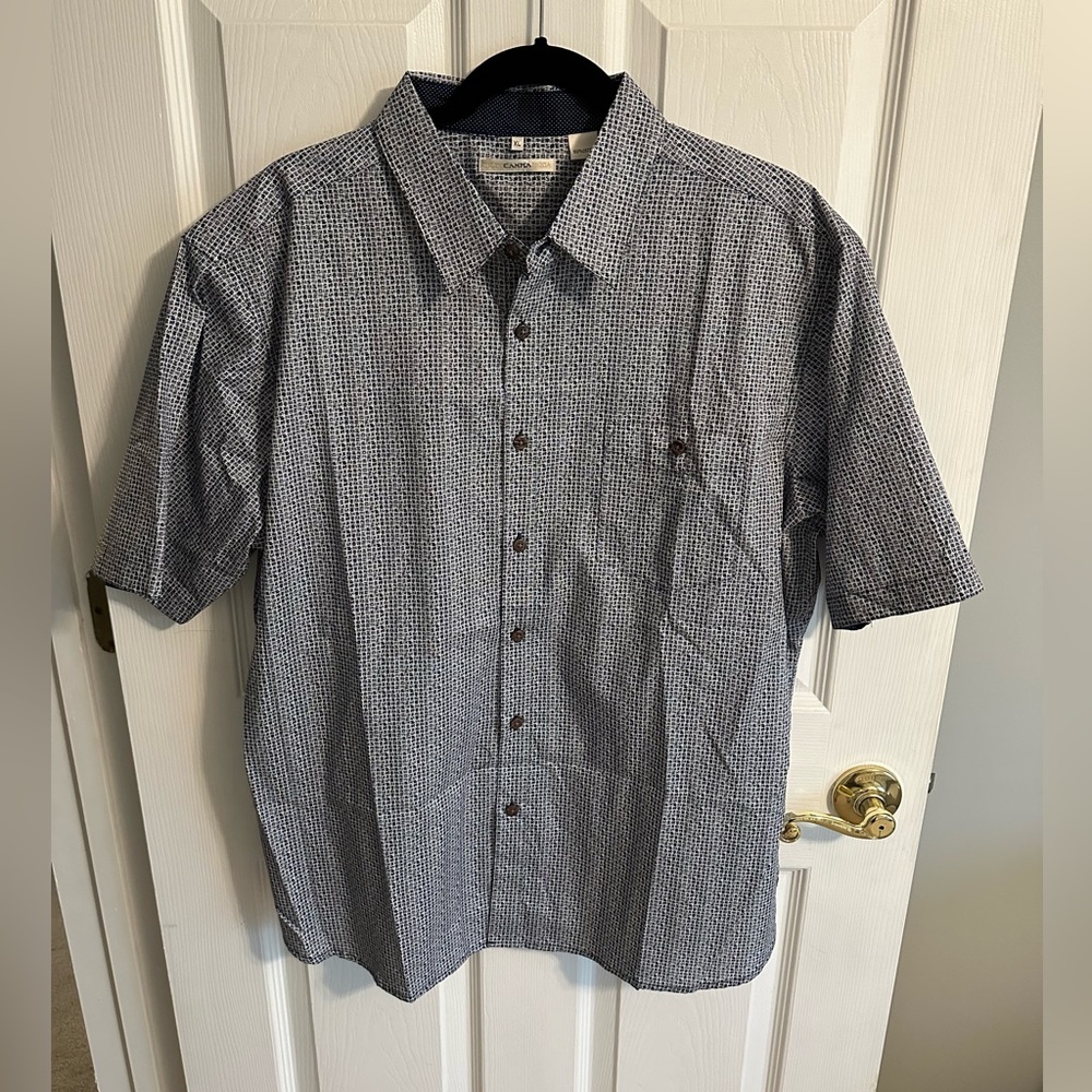 Men’s Short Sleeve Buttoned Shirt